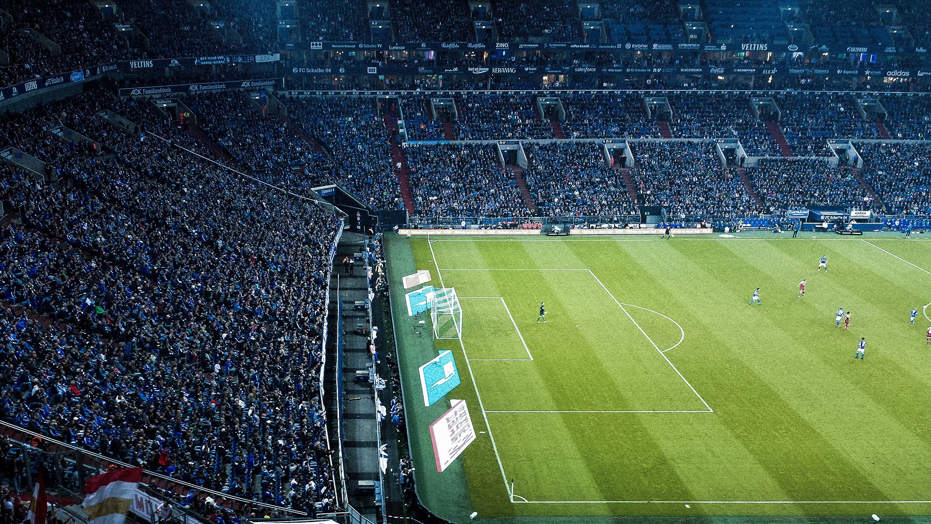 “马科斯·梅特罗的精准传球与冲刺能力,打破美洲狮队的进攻瓶颈”